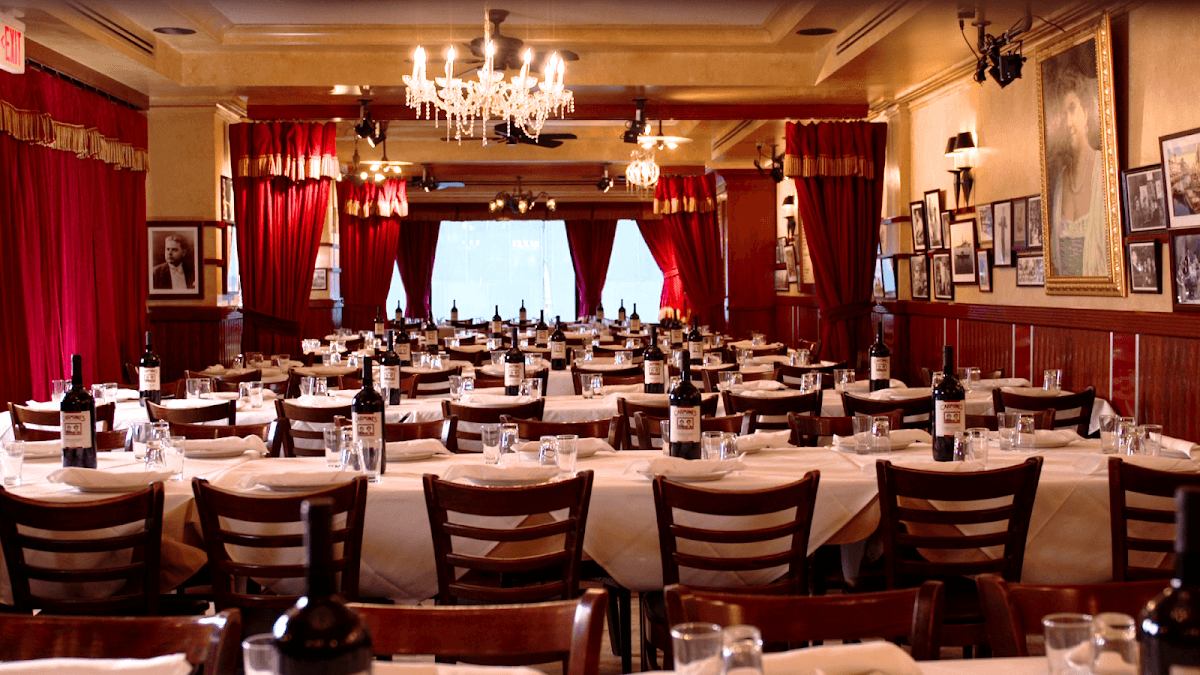 Carmine's Times Square, Italian-American restaurant in Midtown