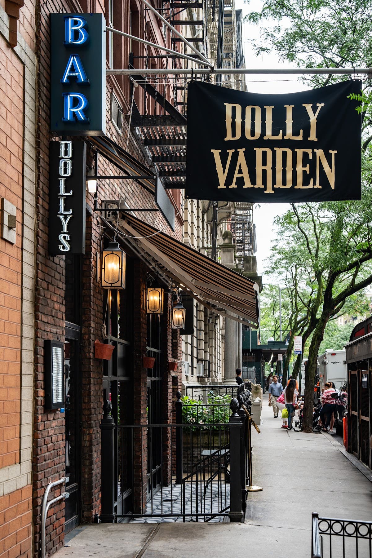 Dolly Varden, Cocktail Bar/American restaurant in Midtown West