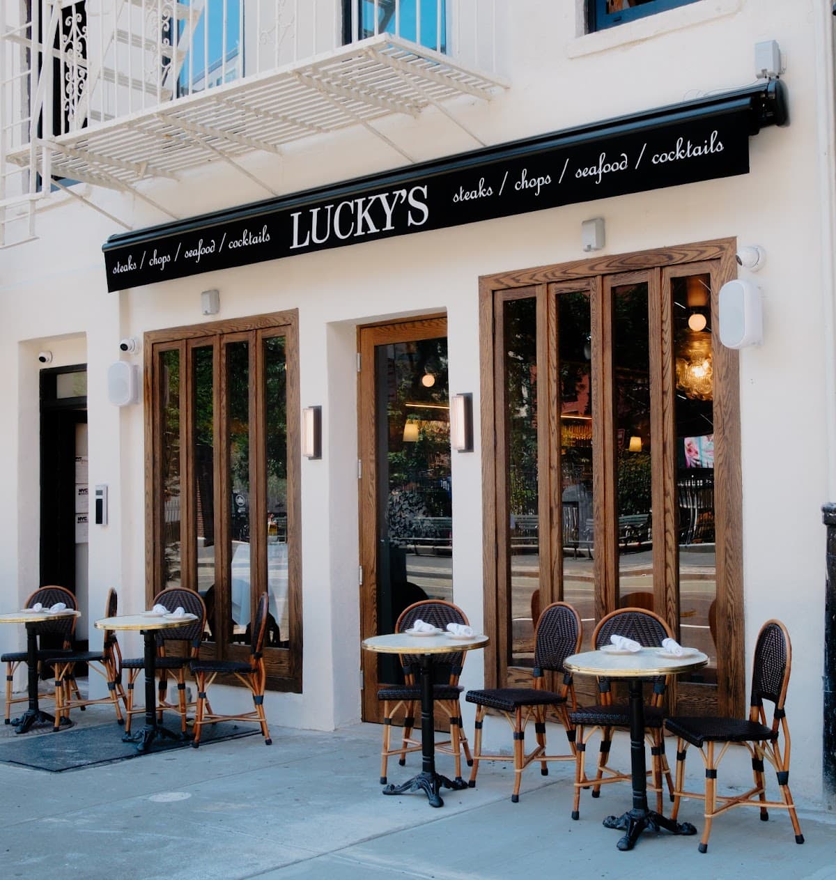 Lucky's SoHo, American restaurant in NoHo / SoHo