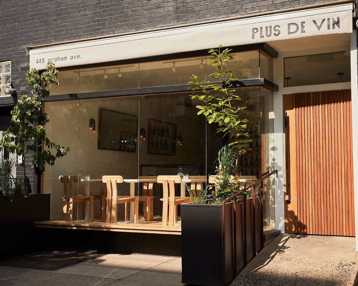 Plus de Vin, Wine Bar restaurant in Williamsburg