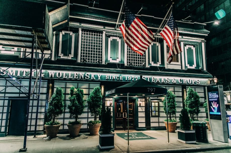 Smith & Wollensky, Steakhouse restaurant in Midtown East
