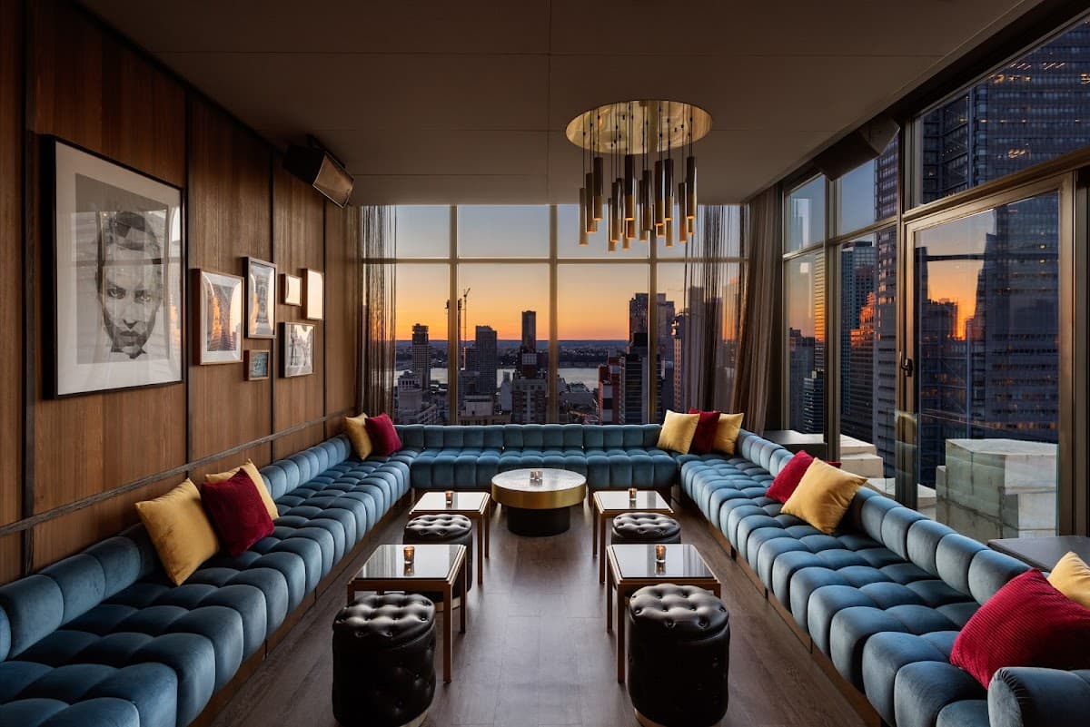 The Skylark - Rooftop Bar, Bar restaurant in Midtown
